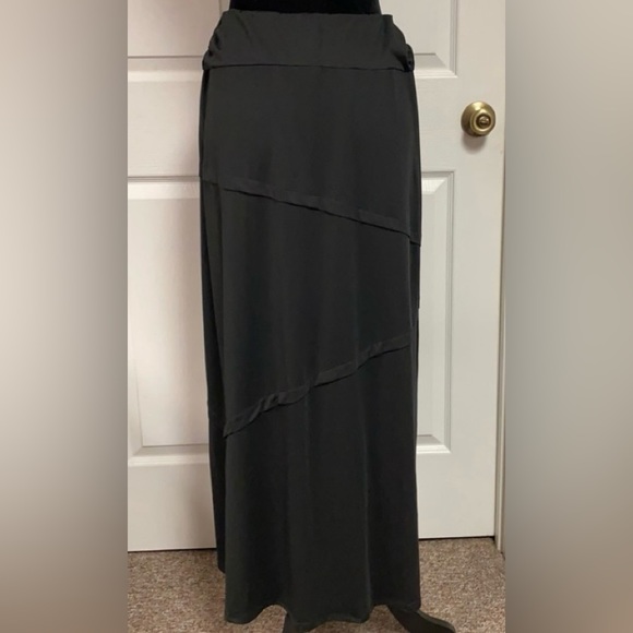 Robert Louis blk long skirt - Size small. - Picture 1 of 11